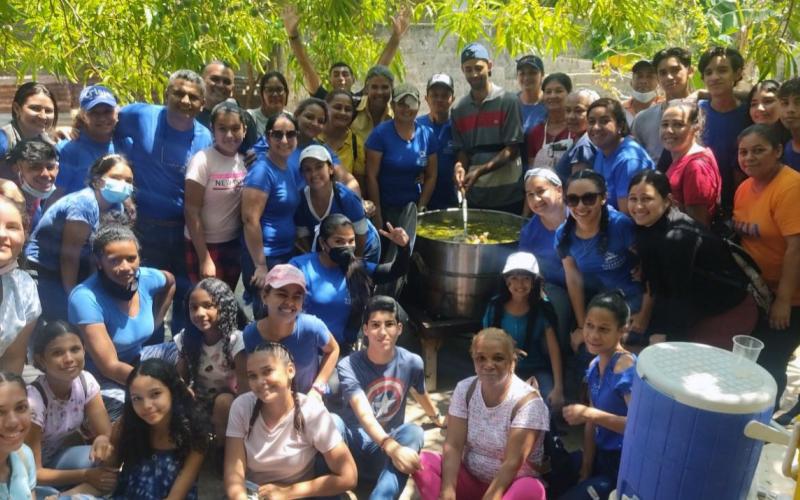 Group photo of Vida Nueva members