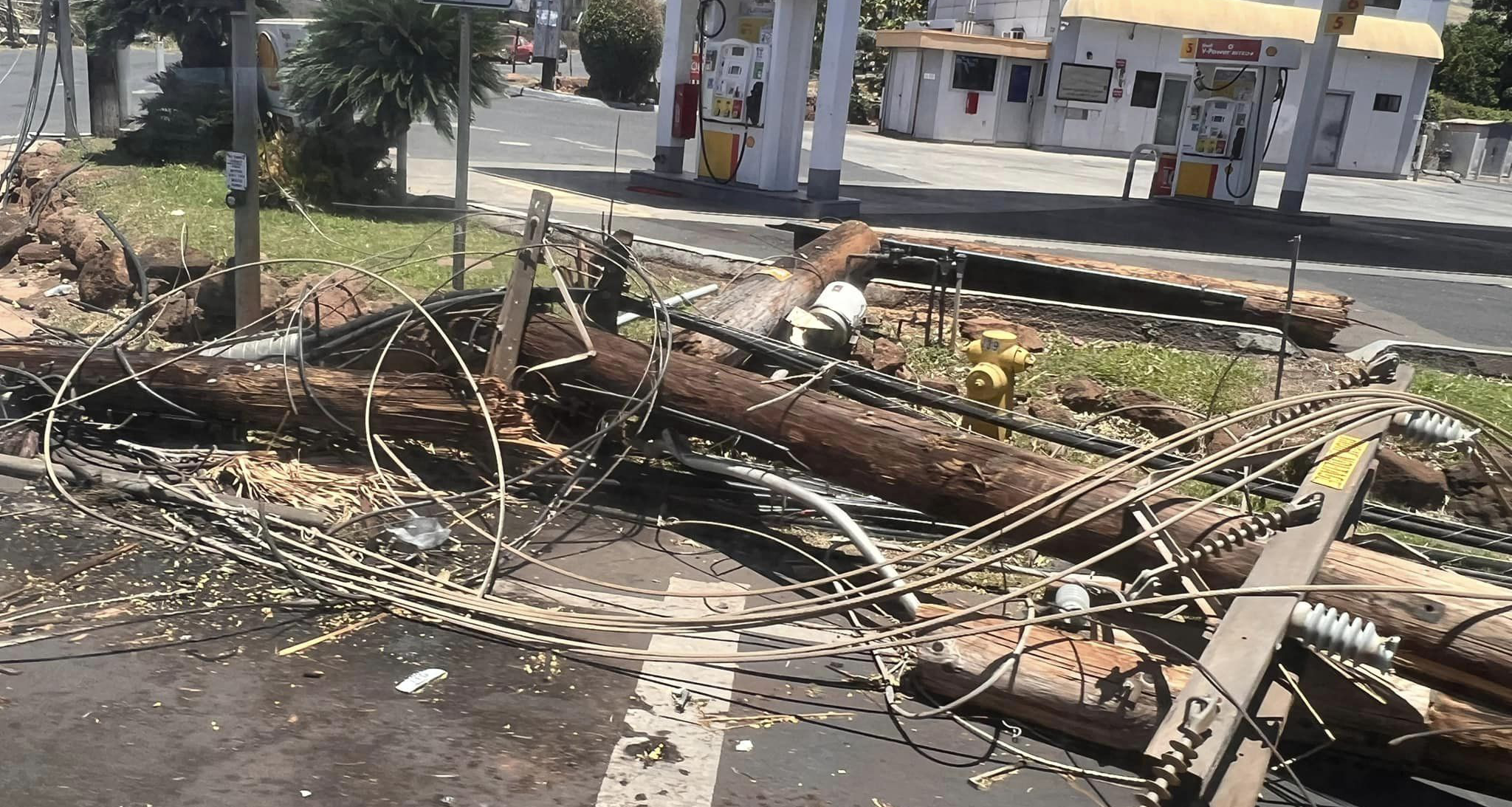 Maui Power pole down